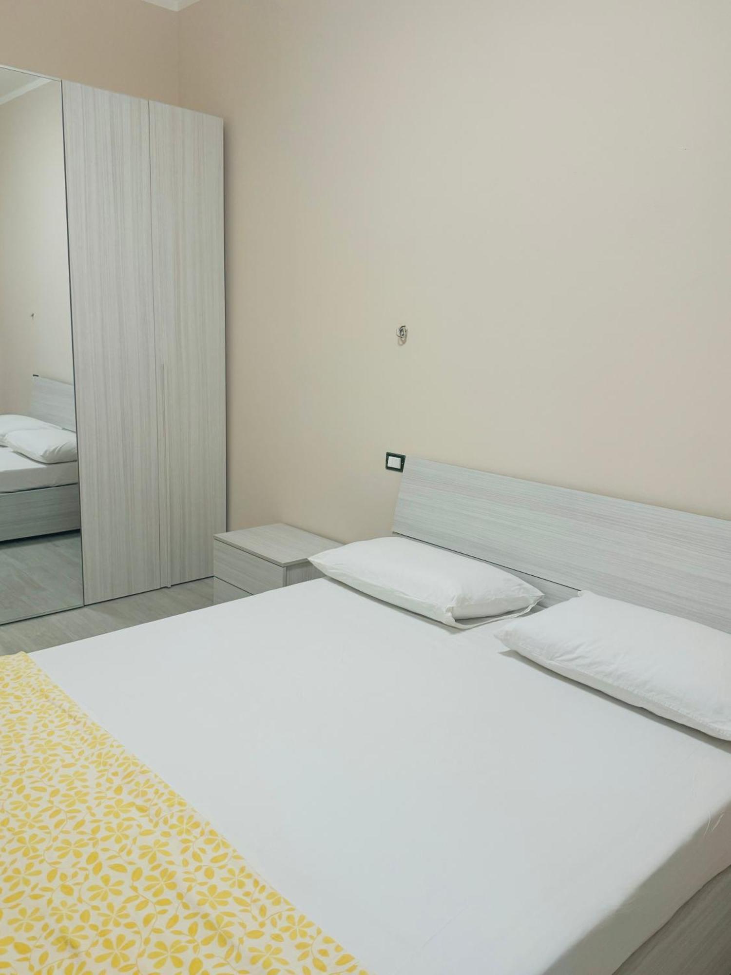 Casa Ayden Apartment Livorno Bagian luar foto